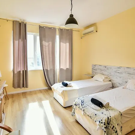 Spacious At Central Location - Karavelov *