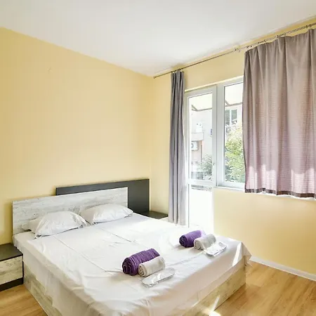 Spacious At Central Location - Karavelov Apartment *