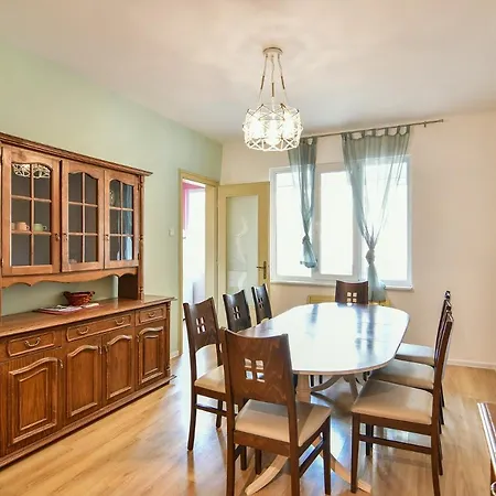 Apartment Spacious At Central Location - Karavelov