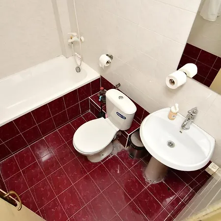 Spacious At Central Location - Karavelov Apartment Varna