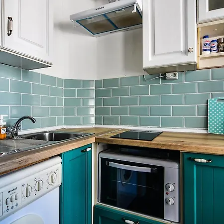 Apartment Spacious At Central Location - Karavelov